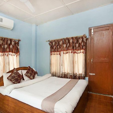 Spot On 486 Hotel Holy Lodge Sauraha Extérieur photo