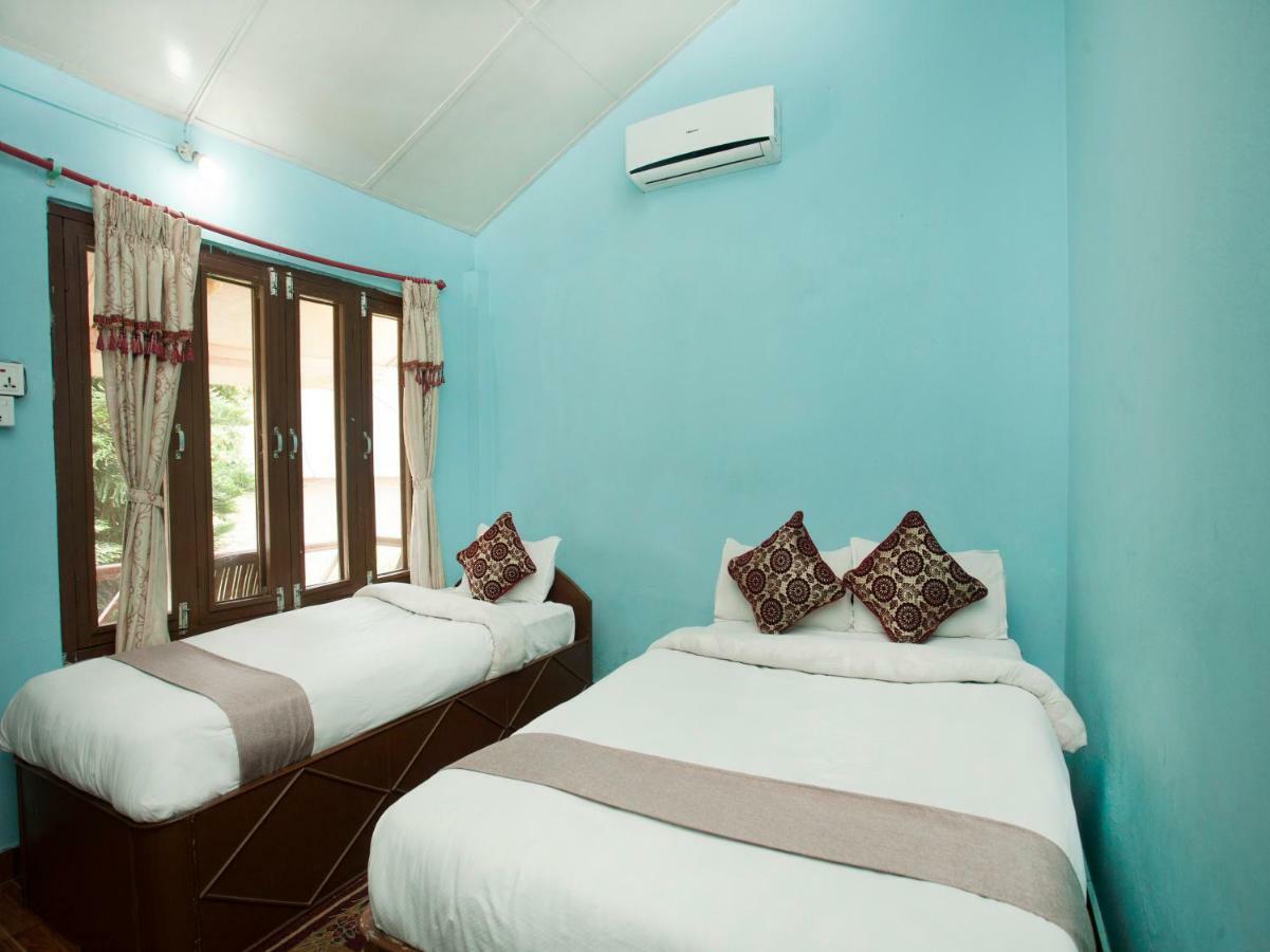 Spot On 486 Hotel Holy Lodge Sauraha Extérieur photo