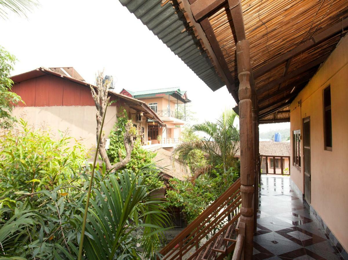 Spot On 486 Hotel Holy Lodge Sauraha Extérieur photo