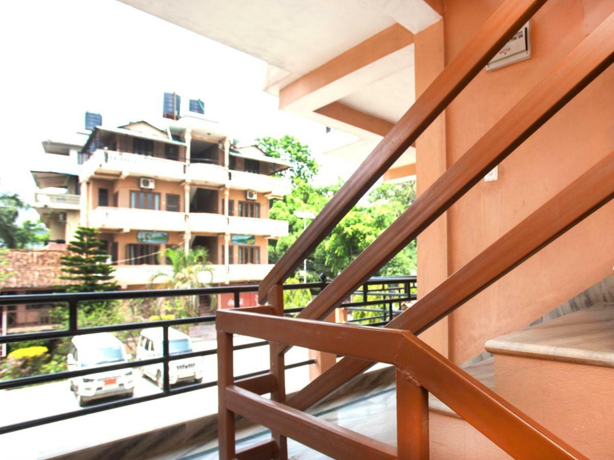 Spot On 486 Hotel Holy Lodge Sauraha Extérieur photo