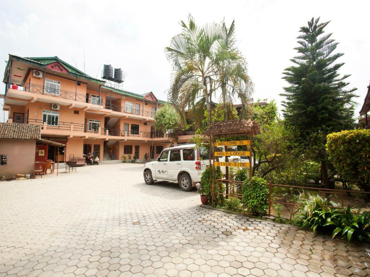 Spot On 486 Hotel Holy Lodge Sauraha Extérieur photo