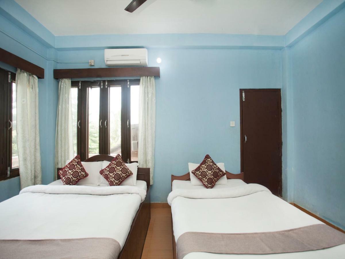 Spot On 486 Hotel Holy Lodge Sauraha Extérieur photo