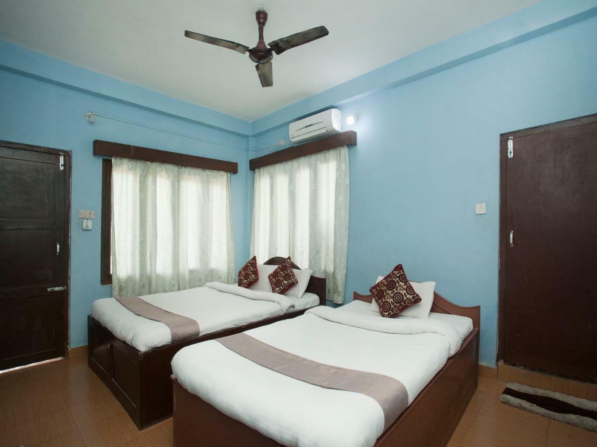 Spot On 486 Hotel Holy Lodge Sauraha Extérieur photo