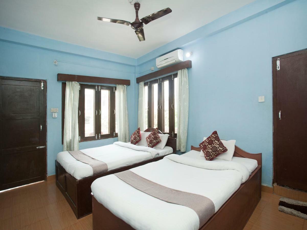 Spot On 486 Hotel Holy Lodge Sauraha Extérieur photo
