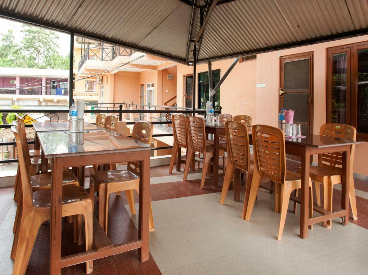 Spot On 486 Hotel Holy Lodge Sauraha Extérieur photo