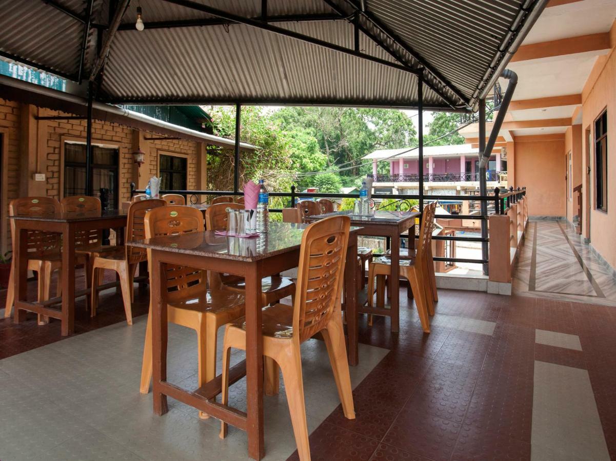 Spot On 486 Hotel Holy Lodge Sauraha Extérieur photo
