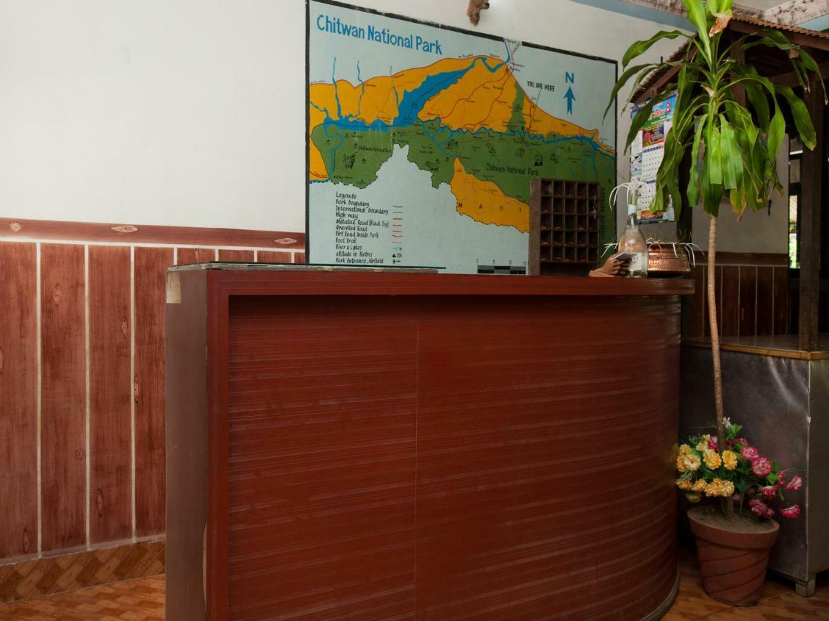Spot On 486 Hotel Holy Lodge Sauraha Extérieur photo