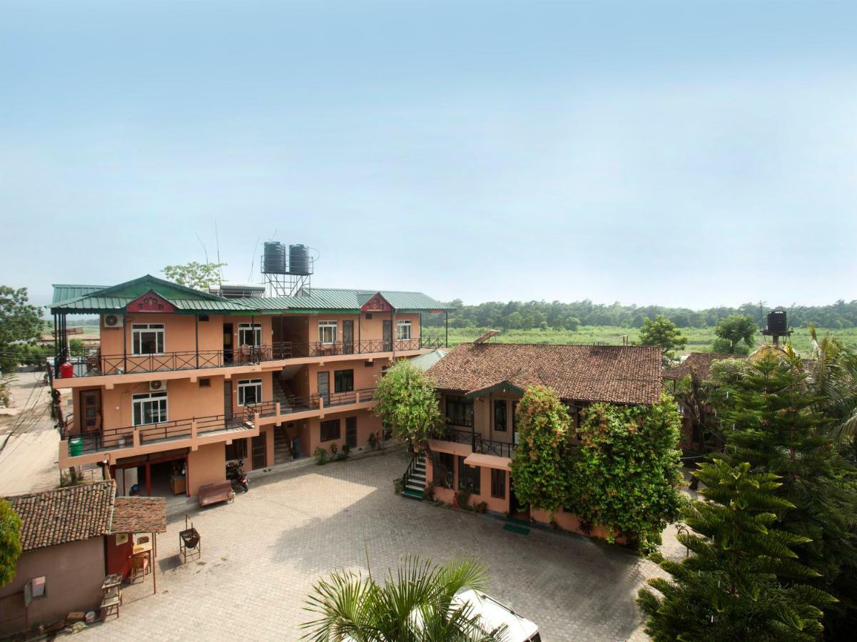 Spot On 486 Hotel Holy Lodge Sauraha Extérieur photo