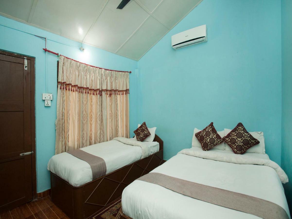 Spot On 486 Hotel Holy Lodge Sauraha Extérieur photo