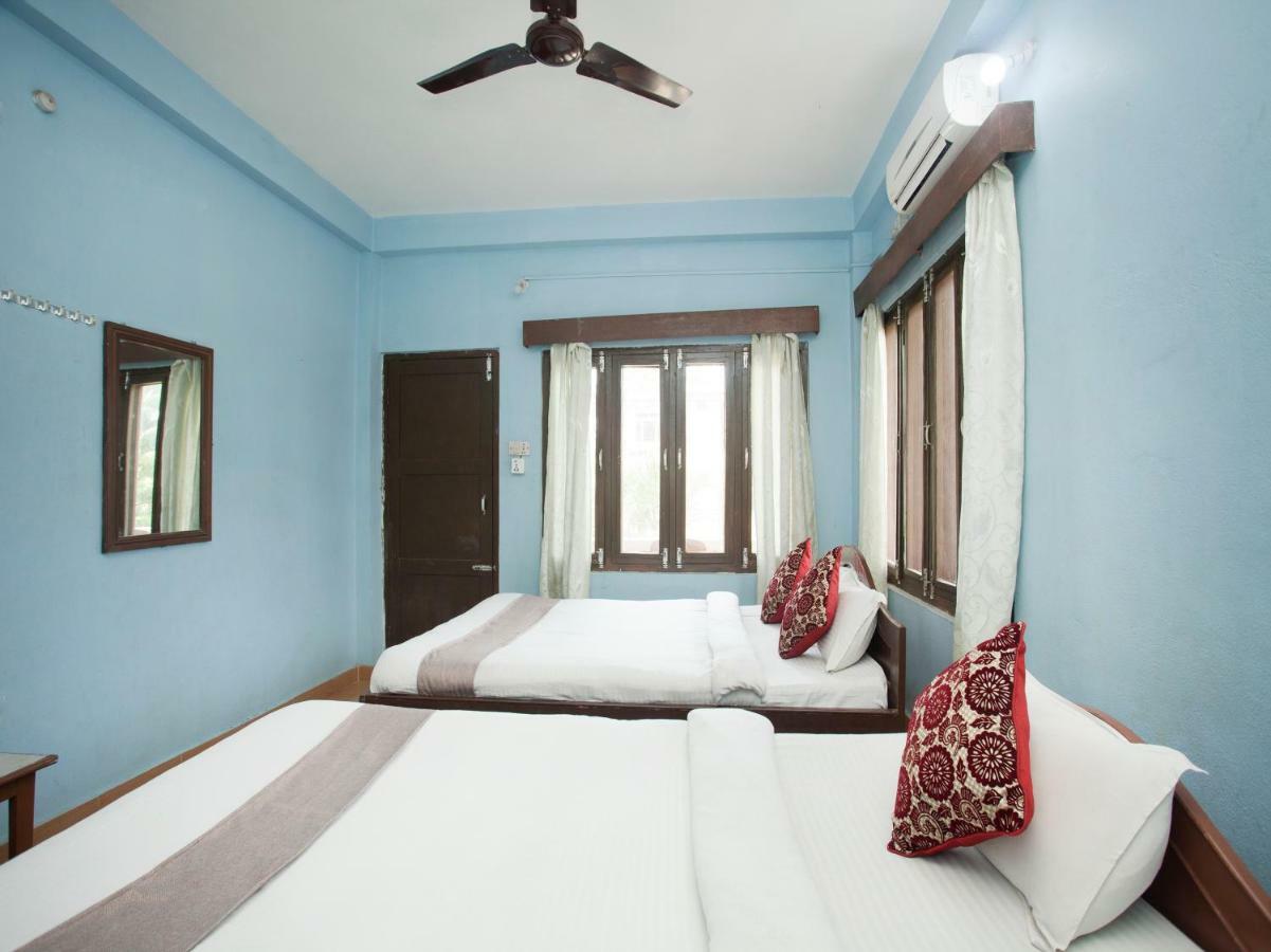 Spot On 486 Hotel Holy Lodge Sauraha Extérieur photo