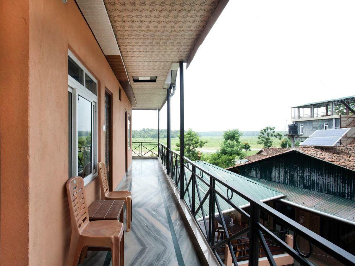Spot On 486 Hotel Holy Lodge Sauraha Extérieur photo