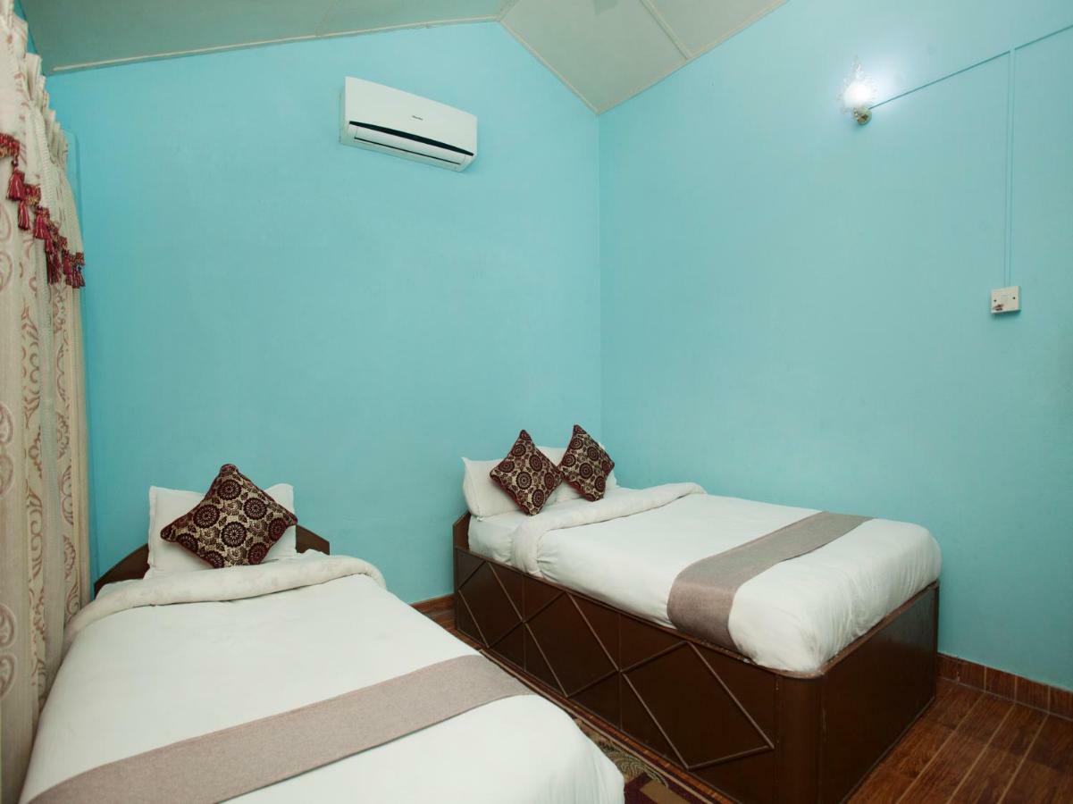 Spot On 486 Hotel Holy Lodge Sauraha Extérieur photo