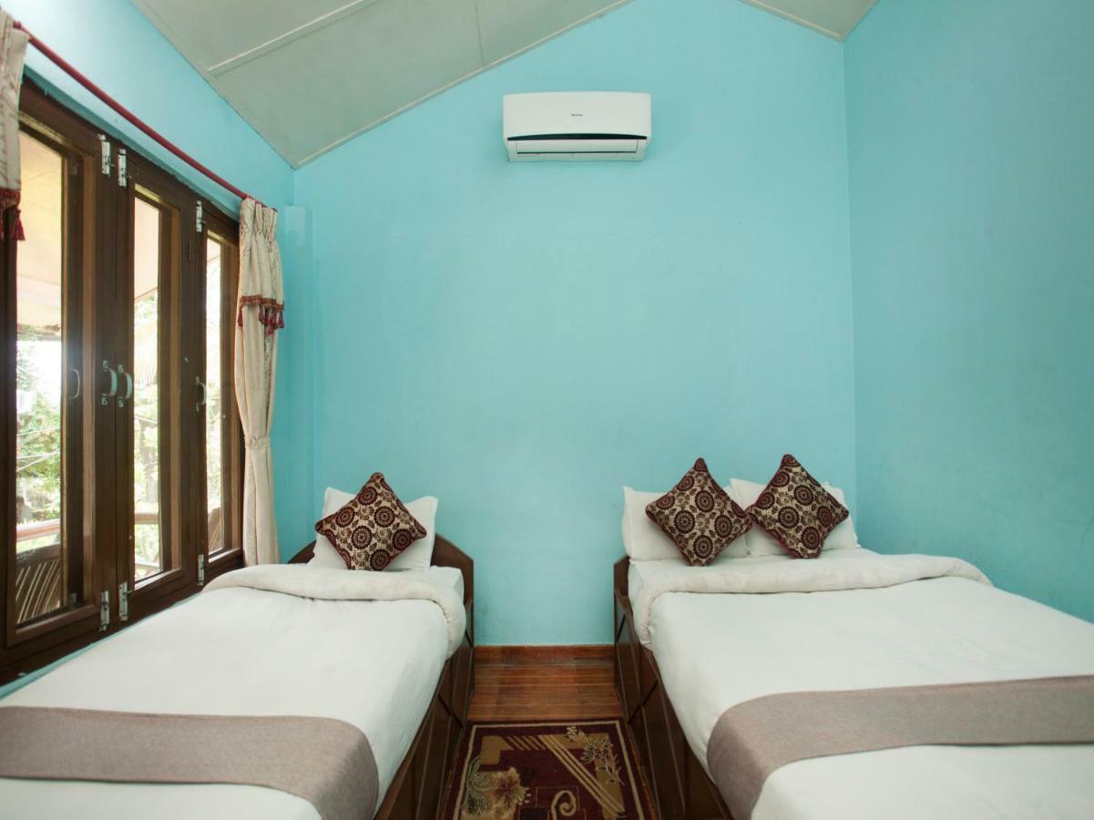Spot On 486 Hotel Holy Lodge Sauraha Extérieur photo