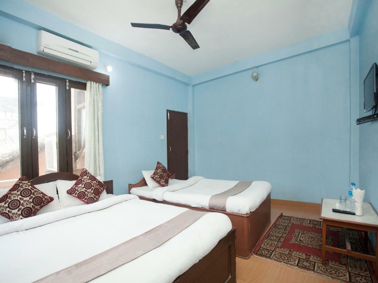 Spot On 486 Hotel Holy Lodge Sauraha Extérieur photo