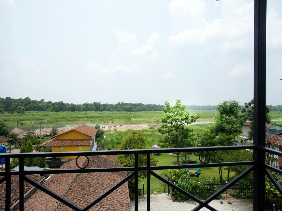 Spot On 486 Hotel Holy Lodge Sauraha Extérieur photo