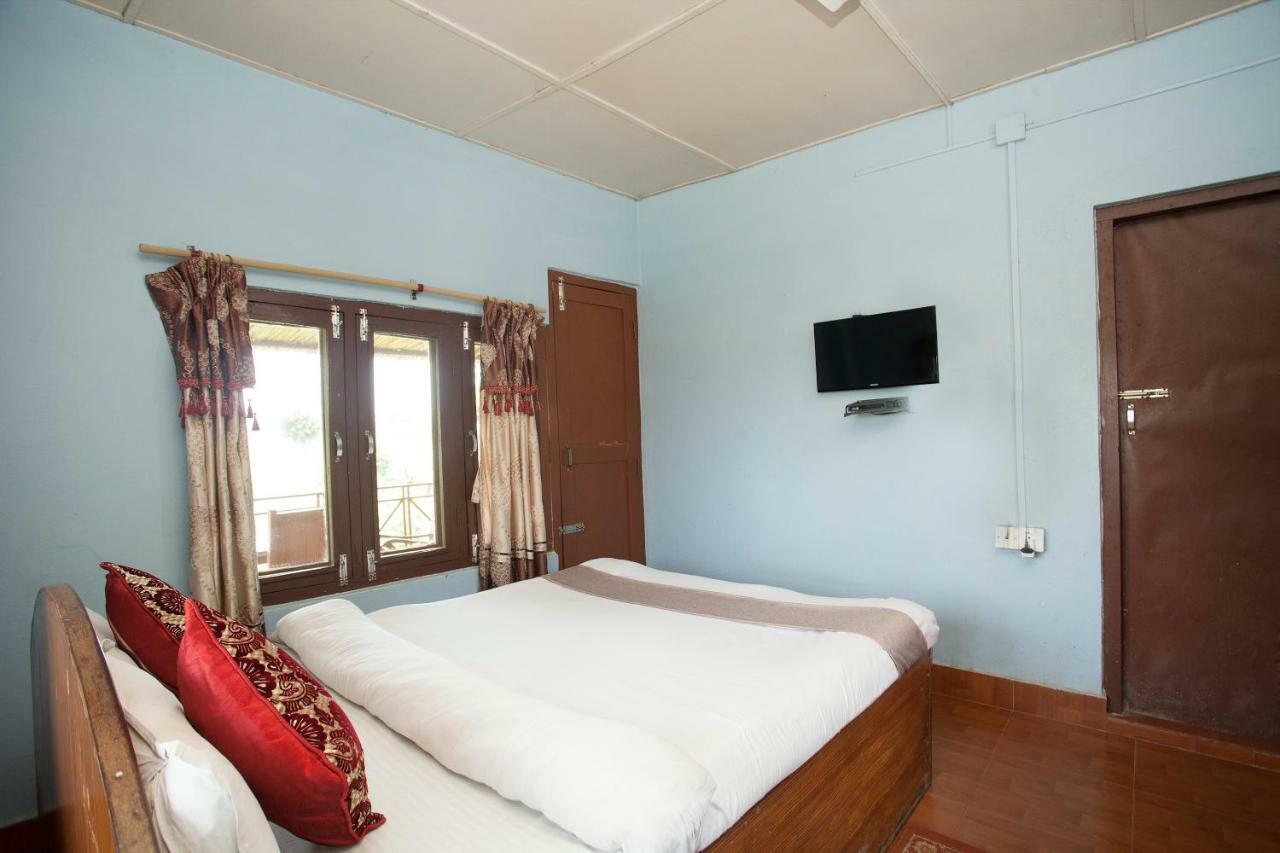 Spot On 486 Hotel Holy Lodge Sauraha Extérieur photo
